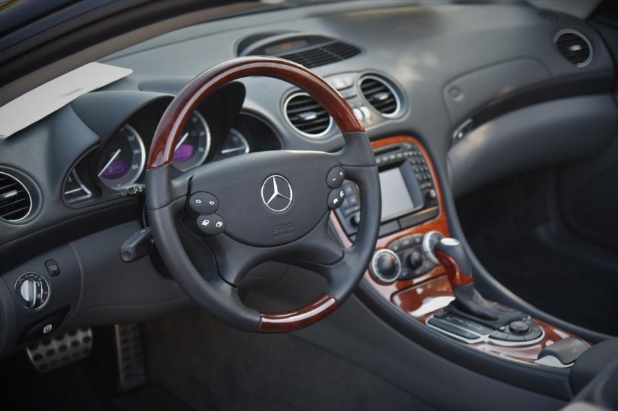 Торпедо Mercedes-Benz SL500 (R230) 2003 года  (фото 27 из 86)